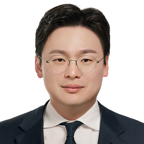 Headshot of Andrew Chung